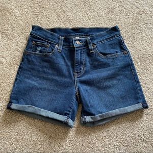 Levi’s mid length short